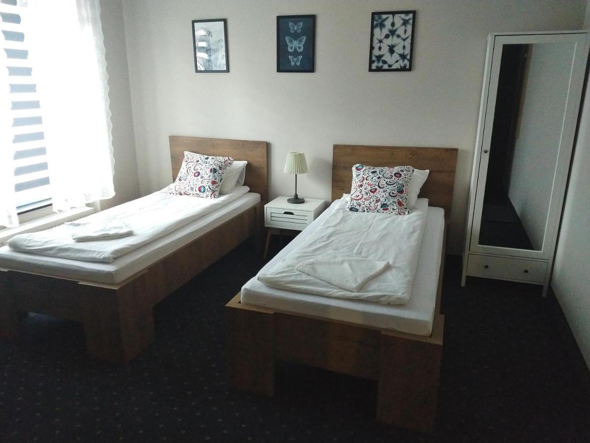 Cztery Katy Motel Glogow  Ngoại thất bức ảnh